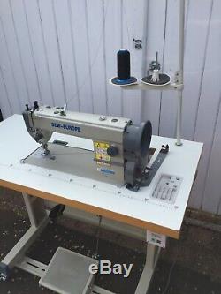Industrial Sewing Machine, Walking Foot, Variable Speed Motor Only 20hrs Use